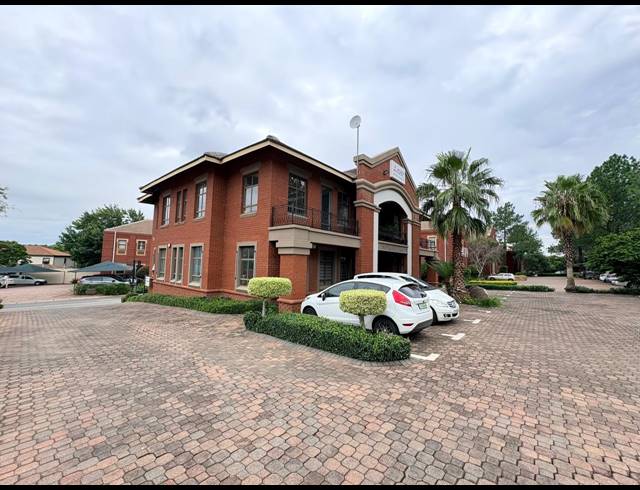 450M² OFFICE FOR SALE IN FOURWAYS